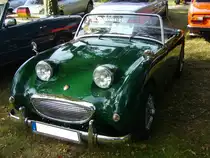 Austin Healey Sprite MK 1, gebaut von 1958 bis 1961. Der Vierzylinderreihenmotor aus dem Austin A35 leistet 44 PS aus einem Hubraum von 948 cm³. Aufgrund der Anordnung seiner Scheinwerfer erhielt der Sprite im Volksmund den Namen  Frogeye . Der abgelichtete  Frosch  wurde 1960 produziert. Oldtimertreffen des Oldtimerclubs Schermbeck am 22.09.2019 in Lühlerheim.