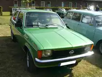 Opel Kadett C City, produziert von 1975 bis 1979 in Bochum. Der City Kadett war eine Verlegenheitslösung, da Opel dem VW Polo und dem Ford Fiesta nichts ähnliches entgegen zu setzen hatte. Der City Kadett war in den gleichen Ausstattungsvarianten wie der  normale  Kadett C lieferbar. Der im Farbton limonengrünmetallic lackierte City Kadett stammt aus dem Jahr 1979 und ist mit einem Vierzylinderreihenmotor ausgerüstet, der aus einem Hubraum von 1566 cm³ 75 PS leistet. Oldtimertreffen des Oldtimerclubs Schermbeck am 22.09.2019 in Lühlerheim.
