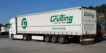 =DAF XF von OLTIMEX mit einem Sattelauflieger der Spedition GRÜßING rastet im August 2018 an der A 7