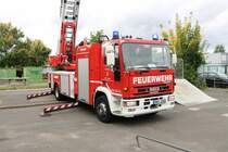 FF Maintal IVECO/Magirus DLK 23/12 (Florian Maintal 1-30-1) am 28.09.19 bei der Jugendfeuerwehr Abschlussübung 