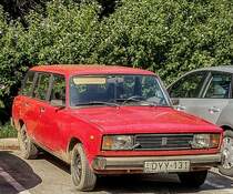 Lada 2104, fotografiert in Pécs (HU), Sommer 2019.