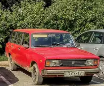 Lada 2104, fotografiert in Pécs (HU), Sommer 2019.