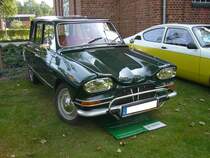 Citroen Ami 6 Break, produziert von 1964 bis 1969. Das Kombimodell Break wurde drei Jahre nach der Vorstellung der extravagant gestylten Limousine vorgestellt. Der Zweizylinderboxermotor leistet 22 PS aus einem Hubraum von 602 cm³. Oldtimertreffen des Oldtimerclubs Schermbeck am 22.09.2019 in Lühlerheim.