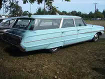 Profilansicht eines Ford Galaxie Country Sedan des Modelljahres 1964. Oldtimertreffen des Oldtimerclubs Schermbeck am 22.09.2019 in Lühlerheim.