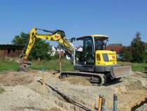 =Wacker-Neuson ET90 arbeitet auf einer Baustelle in Petersberg-Marbach, 08-2019