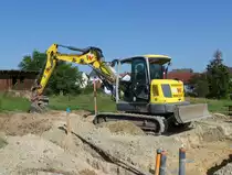 =Wacker-Neuson ET90 arbeitet auf einer Baustelle in Petersberg-Marbach, 08-2019