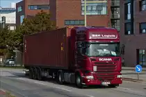 Scania Sattelzug von B&H Logistik mit Containerauflieger f�hrt mit in Bremerhaven vor die Linse. 19.09.2019