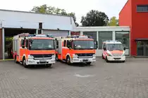 Zwei Feuerwehr Aschaffenburg Mercedes Benz Atego LF und ein Mercedes Benz Sprinter MZF am 29.09.19 beim Tag der offenen Tür