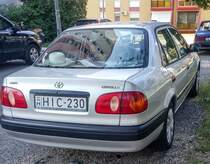Toyota Corolla E110 (Sedan, Rückansicht), aufgenommen in August, 2019. Standort: Pécs, HU.