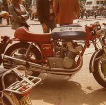 MV Agusta 750 S - fotografiert beim sonntglichen Motorradtreffen 1973 auf der Hohensyburg Nhe Dortmund