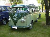 VW T1 Kombi des Modelljahres 1966. Der im Heck verbaute, luftgekühlte Vierzylinderboxermotor leistet 44 PS aus einem Hubraum von 1493 cm³. Oldtimertreffen des Oldtimerclubs Schermbeck am 22.09.2019 in Lühlerheim.