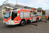 Feuerwehr Aschaffenburg IVECO Magirus DLK 23/12 am 29.09.19 beim Tag der offenen Tür