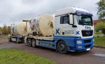 MAN TGX 26.440 mit Zementsilos zum Absetzen auf Baustellen gesehen im Stadtgebiet von Nordhausen am 03.10.2019