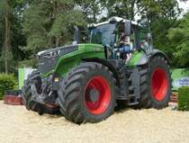 =Fendt Vario 1050 steht auf der Präsentationsfläche von Raiffeisen Technik, gesehen im Juni 2019 beim Hessentag in Bad Hersfeld