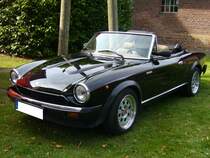 Als 124 Spider kam dieses Modell bereits 1966 auf den Markt. Das Modell wurde mehrfach technisch und optisch aufgefrischt. Im Jahr 1982 stellte Fiat die Produktion ein. Die Firma Pininfarina produzierte dieses Modell dann noch als Pininfarina Spider Europa in Eigenregie bis 1985 weiter. Der Vertrieb erfolgte aber weiterhin über das Fiat-Händlernetz. Der Vierzylinderreihenmotor hat einen Hubraum von 1995 cm³ und leistet 103 PS. Die Höchstgeschwindigkeit wurde mit 180 km/h angegeben. Oldtimertreffen des Oldtimerclubs Schermbeck am 22.09.2019 in Lühlerheim.