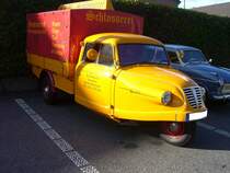 Goliath Goli Hochpritsche, produziert von 1955 bis 1961. Die Goli Modelle waren die letzten klassischen Dreiräder aus dem Hause Borgward. Insgesamt wurden in Bremen 9.904 Goli Dreiräder produziert. Eine solche Goliath-Goli Hochpritsche kostete exakt DM 4.000,00. Der Zweizylinderzweitaktmotor leistete bis 1957 16 PS aus einem Hubraum von 493,5 cm³. Danach reduzierte sich der Hubraum auf 461 cm³ Hubraum und die Leistung sank auf 15 PS. Herbstfest an der Düsseldorfer Classic Remise am 05.10.2019.