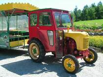 Steyr  15ner  wird im FAMILIENPARADIES AGRARIUM zu Rundfahrten eingesetzt. 