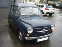 Zastava 750, gebaut von 1955 bis 1986 in Kragujevac im heutigen Serbien. Das Modell basierte auf dem ebenfalls im Jahr 1955 vorgestellten Fiat 600, wich aber in den Ausmassen der Karosserie vom Fiat ab. Das Modell, das in seinem Heimatland liebevoll  Fica  genannt wird, war während seiner Produktionszeit als 600´er, 750´er und 850´er Modell lieferbar. Der im Heck verbaute Vierzylinderreihenmotor hat einen Hubraum von 747 cm³ und leistet 25 PS oder 32 PS. Herbstfest an der Düsseldorfer Classic Remise am 06.10.2019.