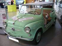Auf der Basis des 1955 erschienen Fiat 600 wurden ab 1958 bei der Carrozzeria Ghia etliche 600´er zum Strandauto  Jolly  umgebaut. Der kleine Flitzer erfreute sich bei der High Society der 1950´er und 1960´er Jahre großer Beliebtheit. Prominente Besitzer waren z.B. der Reeder Onassis, Yul Brunner und Grace Kelly. Ein solcher Jolly kostete mehr als doppelt so viel, als ein normaler Fiat 600. Angeblich sollen heute noch ca. 100 Autos dieses Typs existieren. Herbstfest an der Düsseldorfer Classic Remise am 06.10.2019.