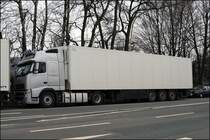 Das Wochenende verbrachten F�nf russische Volvo&acute;s bei Hagen-Kabel auf dem Seitenstreifen. VOLVO FH 480PS Euro5  Globetrotter XL  mit Lampenb�gel.