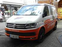 =VW T 6 der Sparda-Bank als Werbeträger für die Aktion  Sparda-Lebensfreude.de , gesehen im Juni 2019 beim Hessentag in Bad Hersfeld