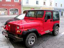 Wrangler-JEEP steht am Stelzhamerplatz in Ried i.I.; 090314