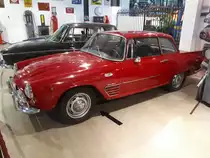 DKW 1000Sp Coupe mit einer Karosserie von Fissore/Savigliano. In den Jahren 1965 und 1966 entstanden bei Fissore einige Coupes und Spyder-Modelle auf der Basis des DKW 1000 Sp. Soweit mir bekannt ist wurde die serienmäßige Technik des Serienmodelles verbaut. Der wassergekühlte Dreizylinderreihenzweitaktmotor hat einen Hubraum von 981 cm³ und leistet 55 PS. Das ansprechende Fahrzeug wurde auch in Argentinien und Spanien in Lizenz gefertigt. Zylinderhaus Bernkastel-Kues am 15.10.2019.
