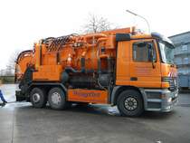 Mercedes Benz Actros 2548 mit Spezialaufbau f�r Kanalsp�lungen am 16.03.2009 in 36088 H�nfeld