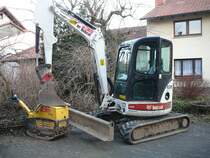 Bobcat 430 abgestellt in 36100 Petersberg - Marbach am 18.03.09