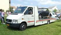 =VW LT hat einen Käfer huckepack, gesehen auf dem Ausstellungsgelände in Bad Camberg anl. LOTTERMANN-Bullitreffen im Juni 2019