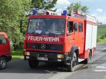 =MB 1124 als LF 16/12 der Feuerwehr FLADUNGEN bei der Nachwuchswerbung, gesehen beim Fladunger Sommernachtsfest im Juni 2019