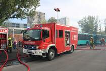 Feuerwehr Frankfurt am Main Mercedes Benz Atego LF10 Logistik am 26.10.19 bei der Herbstabschlussübung der Jugendfeuerwehr Frankfurt am Main 
