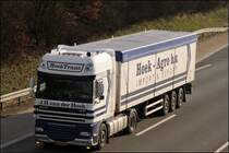 DAF XF105.410  SuperSpaceCab  von HoekTrans (J.H. van der Hoek) Hoek-Agro b.v. HoekTrans ist spezialist f�r den Transport von Obst, Gem�se und Pflanzen nach Deutschland, �sterreich, Frankreich, England und Skandinavien.
