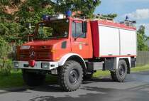 =Unimog 1300 L als Rüstwagen vom Landkreis Rhön-Grabfeld, gesehen beim Fladunger Sommernachtsfest im Juni 2019