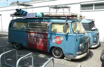 =VW T 2 stehen dem Ausstellungsgelände in Bad Camberg anl. LOTTERMANN-Bullitreffen im Juni 2019