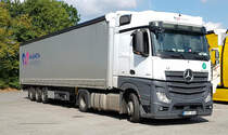 =MB Actros von MAGNETA-Logistcs steht im August 2019 am Rasthof Fulda Nord