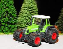 FENDT TRAKTOR 711 VARIO VON WIKING 1:87
Mit breiten Schlappen hier der WIKING FENDT-VARIO 711 als HO-Modell..am 31.10.2019