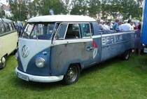 =VW T1 Doppelkabiner mit Ladepritsche in Überlänge steht auf dem Ausstellungsgelände in Bad Camberg anl. LOTTERMANN-Bullitreffen im Juni 2019