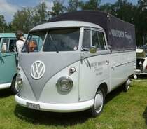 =VW T1 mit Ladepritsche steht auf dem Ausstellungsgelände in Bad Camberg anl. LOTTERMANN-Bullitreffen im Juni 2019
