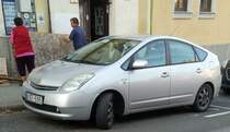 Toyota Prius II, das Modell hat den Tietel  European Car of the Year  in 2005 gewonnen. Foto: Pécs (HU), September 2019