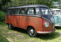 =VW T1  Samba  steht auf dem Ausstellungsgelände in Bad Camberg anl. LOTTERMANN-Bullitreffen im Juni 2019