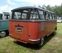 =VW T1  Samba  steht auf dem Ausstellungsgelände in Bad Camberg anl. LOTTERMANN-Bullitreffen im Juni 2019