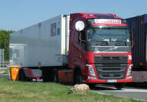 =Volvo FH der Speditoin TORELLO rastet im Juli 2019 an der A 3