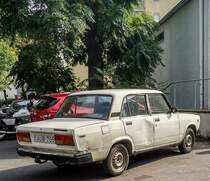 Lada 2105 alias Lada Nova, gesehen in Pécs (HU), August 2019.