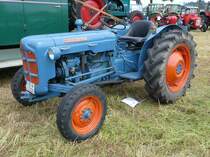 =Fordson Dexta, ausgestellt bei der Oldtimeraustellung vom Landmännerverein Bermuthshain im Juni 2019