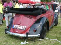 =VW Käfer Cabrio steht auf dem Ausstellungsgelände in Bad Camberg anl. LOTTERMANN-Bullitreffen im Juni 2019