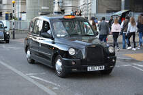 24.10.2018 / London Waterloo Station / Taxi / LR57 ZWA.