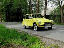 CITROEN-Dyane6 rast zur Oldtimerveranstaltung St.Martin/Innkr.; 190428