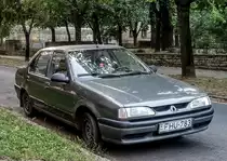 Renault 19 Limousine, aufgenommen in August, 2019 (Pécs - Ungarn).