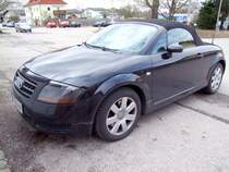 Audi-TT parkt auf der Bushaltestelle am Bhf. Ried i.I.; 090320